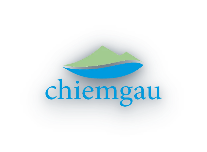 Logo der Chiemgau GmbH mit grünem Hügel und blauer Welle
